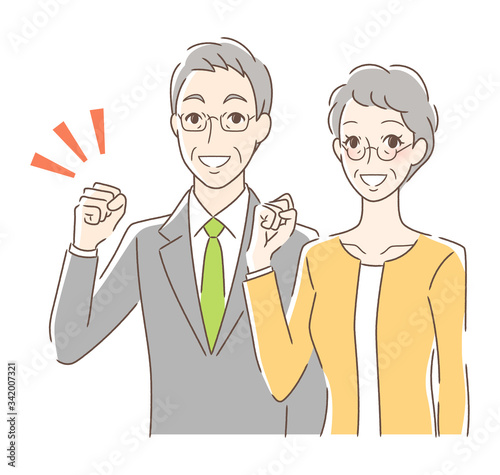 ガッツポーズするカップル
