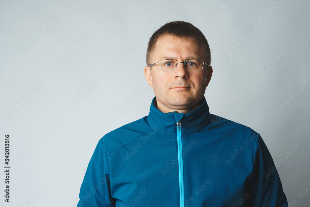 Fototapeta premium male portrait at white wall