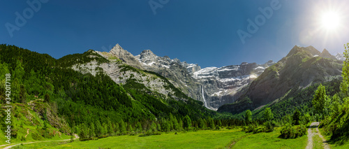 Großer Wasserfall im Cirque de Gavarnie, Nationalpark Pyrenäen, Frankreich