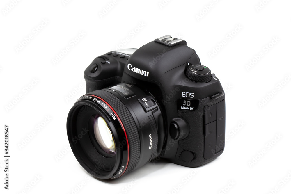 Tokyo, Japan 22.04.2020 - DSLR camera Canon Mark 5D IV with Canon EF-50mm  1.2 USM lid-opened lens isolated on white background Stock Photo | Adobe  Stock