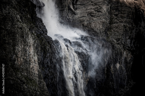 Großer Wasserfall im Cirque de Gavarnie, Nationalpark Pyrenäen, Frankreich