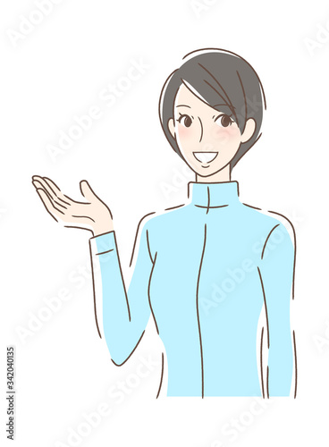 笑顔で手のひらを差し出す女性