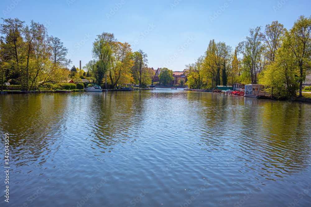 Berlin Köpenick, Baumgarteninsel, Müggelspree, Krusenick, Köpenicker wasserlandschaft, gewässer, spree spreearm müggelspree, wohnen am wasser, liegeplatz, liegeplätze, Bootssteg, koepenick koepenicker