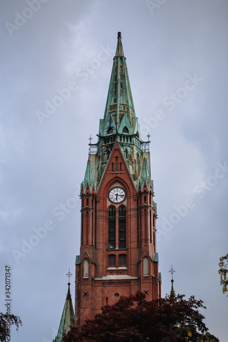 The chapel building is made of red brick with a green dome © Alexey Tsibin