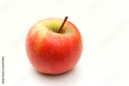 Red apple on white background. fresh apple harvest