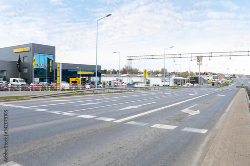 Photos KRAKOW, POLAND - MARCH 13, 2020: The Zakopianka road near Krakow city in Poland totally empty due to coronavirus