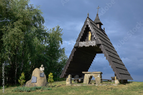 kapliczka w beskidach photo