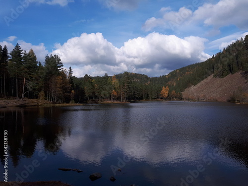 Fototapeta Naklejka Na Ścianę i Meble -  Landscape with the reflection of the sky in water - Oslo, lake Sognsvann 