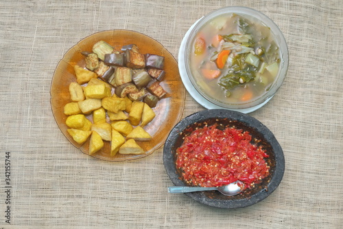 sambal, sayur asem,tahu kulit dan terong goreng. Makanan khas indonesia photo