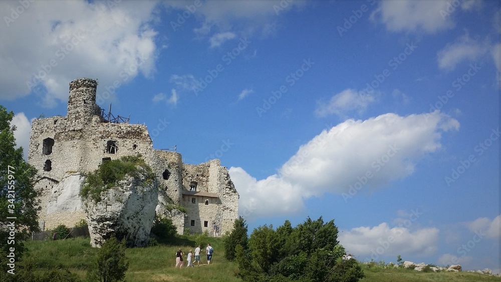 ruiny zamku na szlaku Orlich Gniazd w Polsce