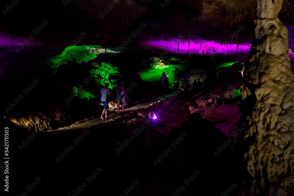 Obraz premium cave with rock growths with illumination