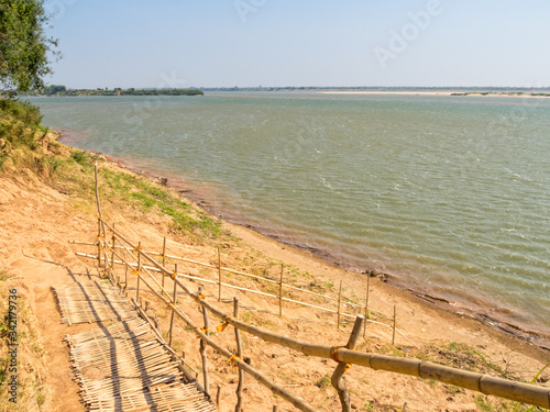 Fotografi Sandy bank of the Mekong River - Kampong Cham, Cambodia
