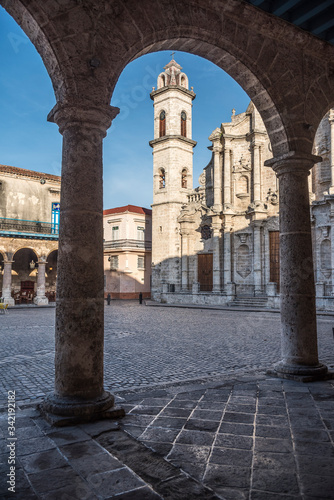 Plaza de la Catedral de la habana cuba © damian