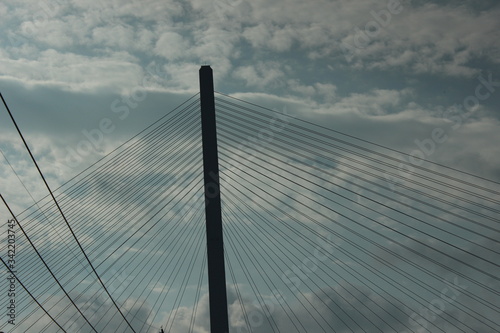 大型のつり橋　曇り空で形が不吉な感じを醸し出している　瀬戸内海のしまなみ海道 photo