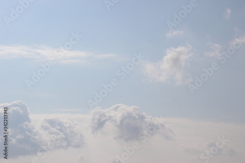 飛行機から見た空と雲