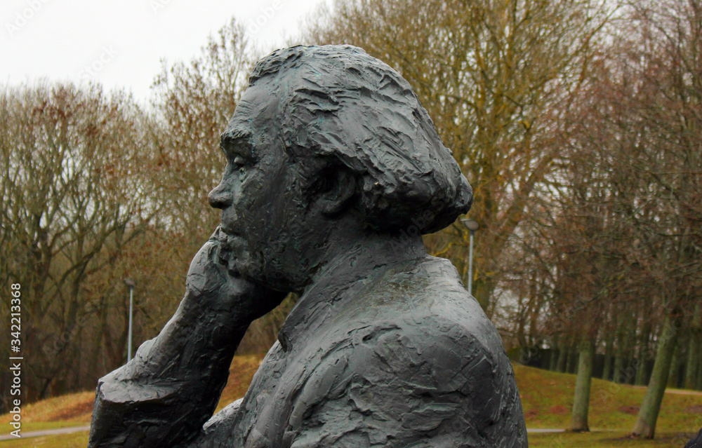 The upper part of the bronze monument to the Estonian composer Gustav Ernesaks in Tallinn. The upper part of the bronze monument to the Estonian composer Gustav Ernesaks in Tallinn.