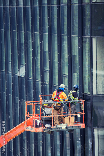 Working in the mobile crane basket