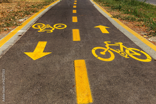 Bicycle sign on bicycle lane sdvustoronnim cyclists in urban parkland. Healthy lifestyle. Equipped track loves biking nature walks © Aleksandr Lesik