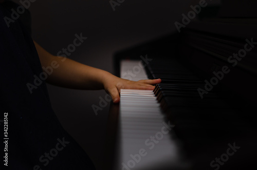 reka, pianino