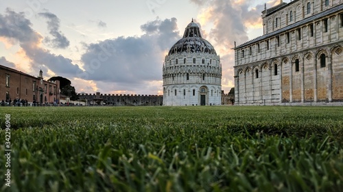 Fotografia Piazza Dei Miracoli Against Sky During Sunset In City