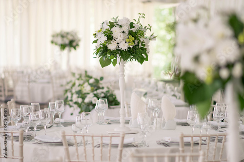 Wedding centerpieces. White flower arrangements for table. 