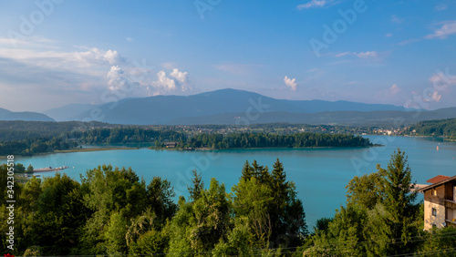 Panoramablick auf den Faaker See in   sterreich