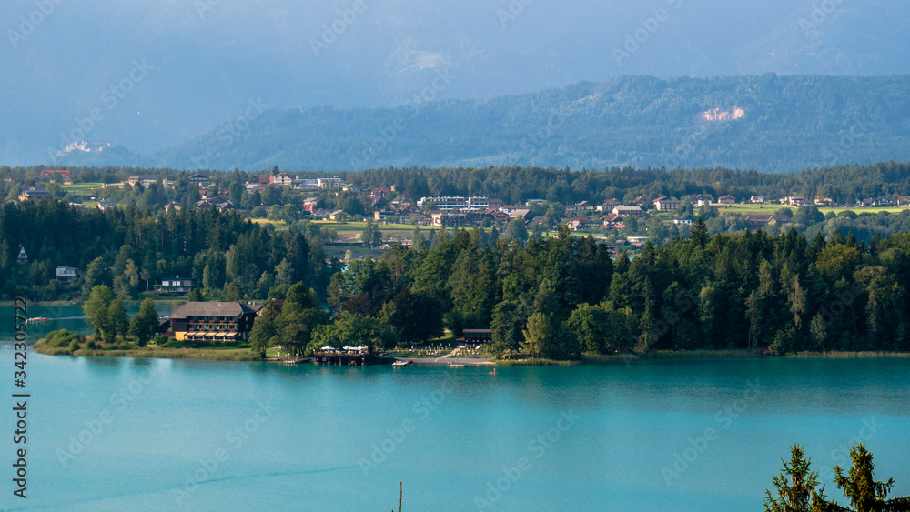 Panoramablick auf den Faaker See in Österreich