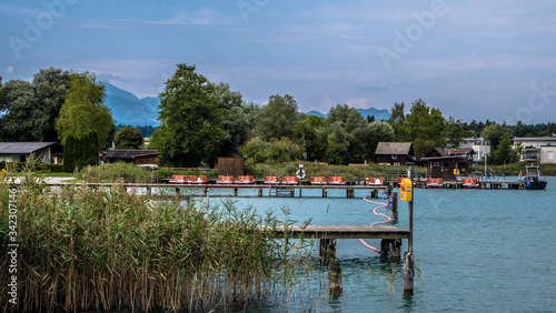 Ein Tretbootverleih am Faaker See in Österreich © Daniel Ehlis