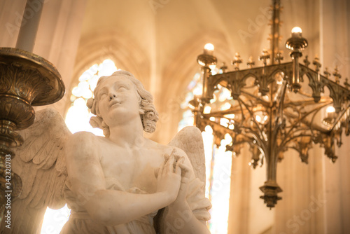 statue en marbre à l'intérieure de la cathédrale de Nantes