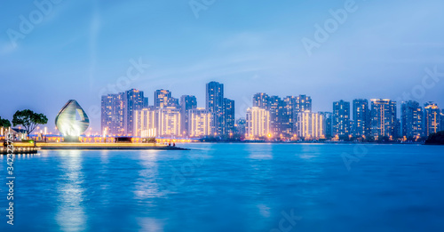 Fototapeta Naklejka Na Ścianę i Meble -  Suzhou Jinji Lake and urban modern architectural landscape
