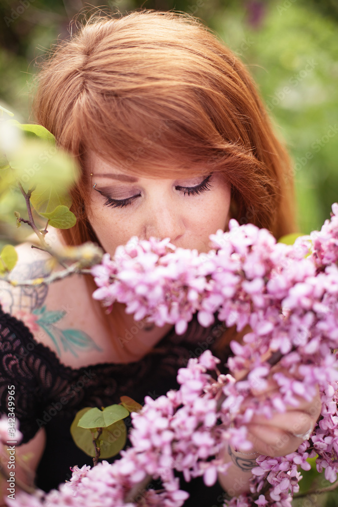 Naklejka premium Portrait femme fleuris