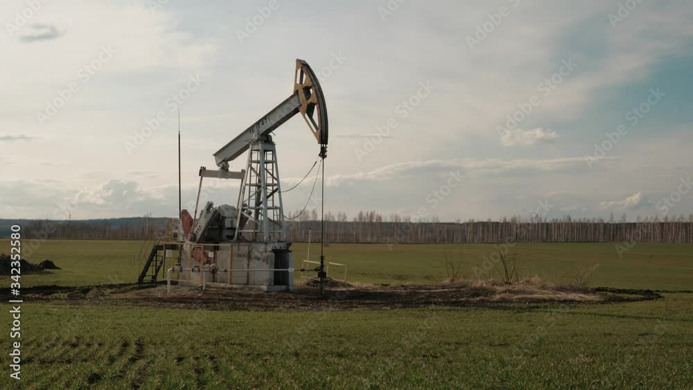 Technological oil and gas production. Production, transportation and processing of oil and gas. Production for the world's population. Technological oil and gas production. Production, transportation and processing of oil and gas. Production for the world's population.