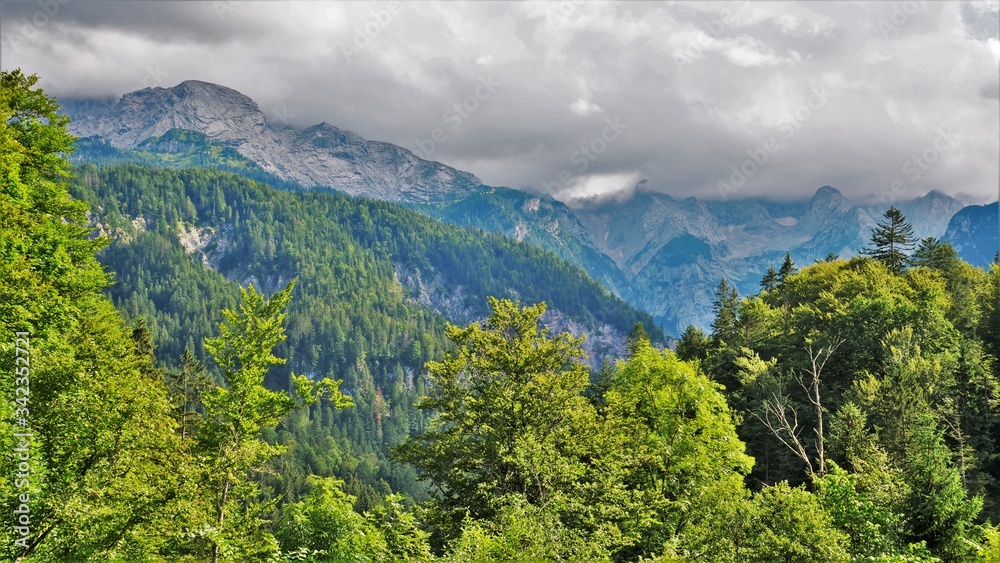 Naturlandschaft in mitten der bayerischen Berge