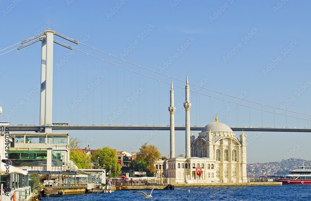 Obraz premium Bosphorus Bridge and Ortakoy Mosque against blue sky, situated at the waterside of Ortakoy pier square, one of the most popular locations on Bosphorus. Turkey, Istanbul, Besiktas