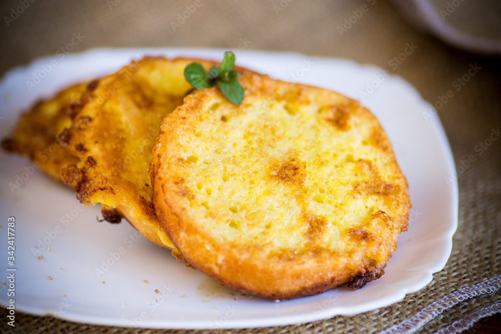 round bread croutons fried in batter in a plate