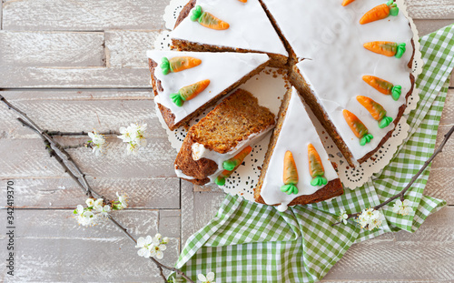 Moehrenkuchen mit Zuckerguss