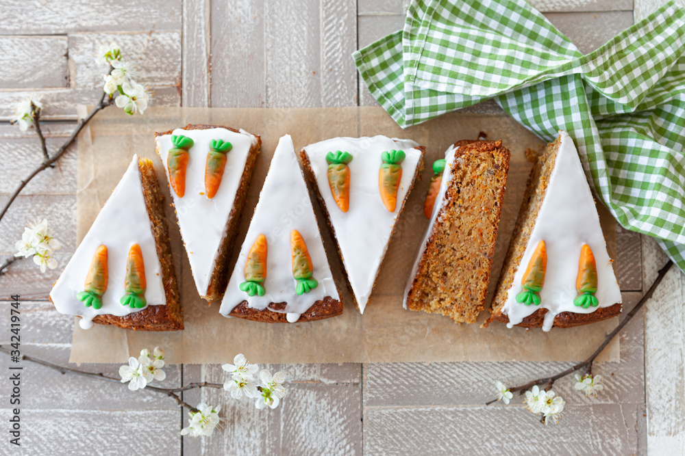 Moehrenkuchen mit Zuckerguss Stock Photo | Adobe Stock