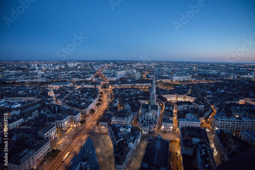 vue aérienne au coucher du soleil sur la vielle ville de Nantes