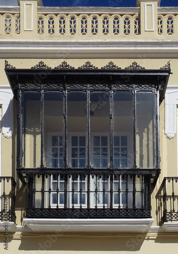 Schilderij op canvas Traditional metallic enclosed balcony in the city of Ronda. Spain