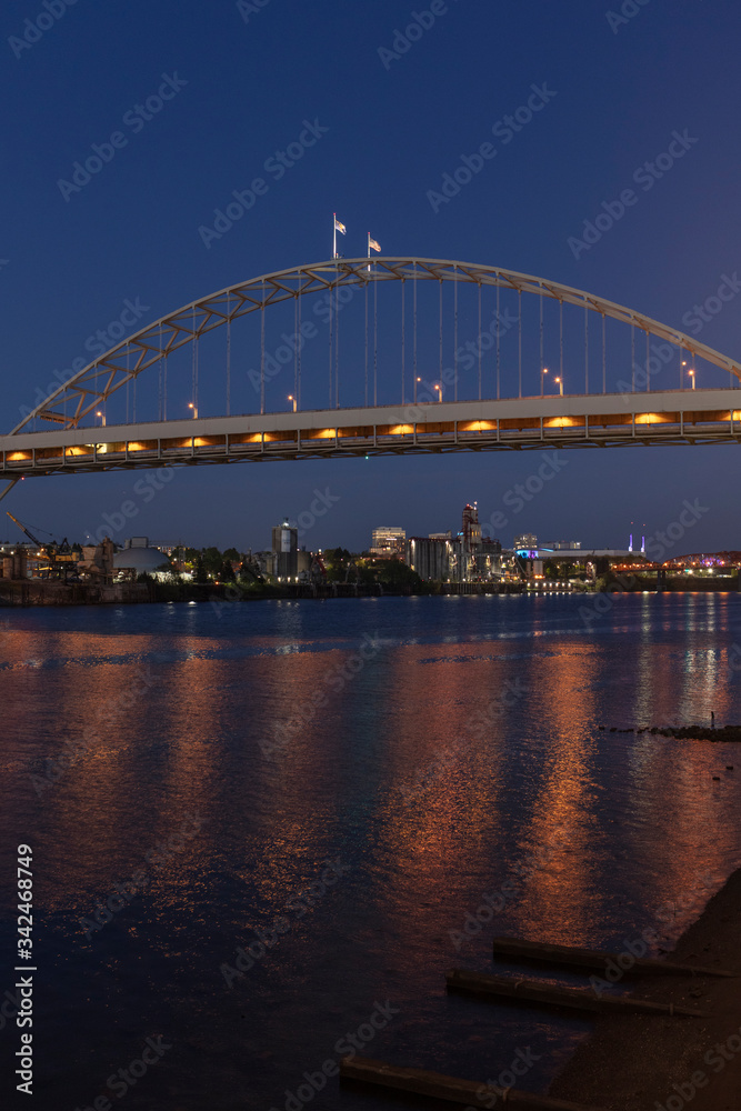 Obraz premium Fremont bridge in Portland