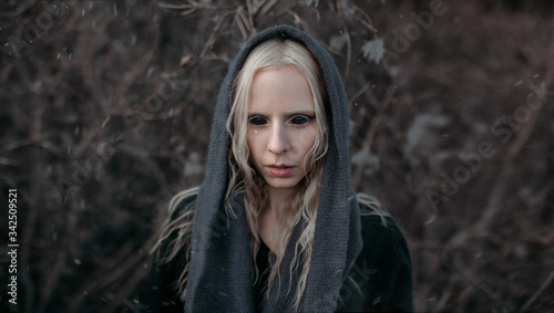 Tableau sur toile Portrait of an albino girl in a scarf in the winter season.