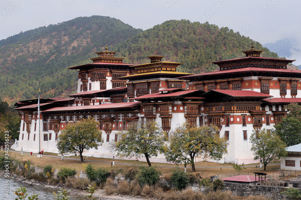 punhaka dzong in bhutan
