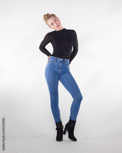11,819 Teenage Girls Jeans Stock Photos, High-Res Pictures, and Images -  Getty Images