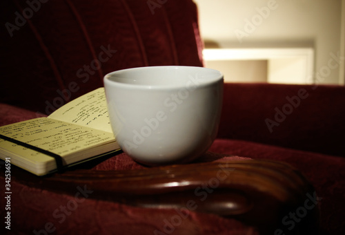 Φωτογραφία Relaxing coffee and book in quite arm chair