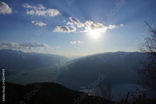 beginnender Sonnenuntergang über Zell am See (Sonne noch hinter einer Wolke versteckt)