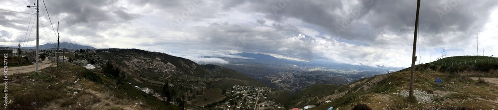 Panoramica valle de Guayllabamba