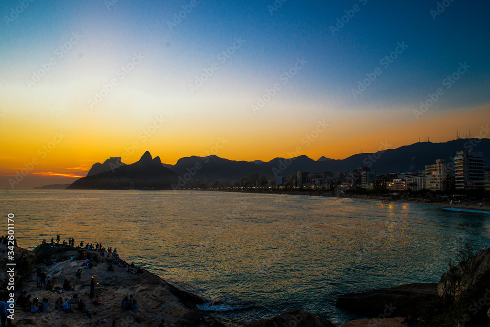 Por do Sol na Praia do Arpoador no Rio de janeiro - Brasil.