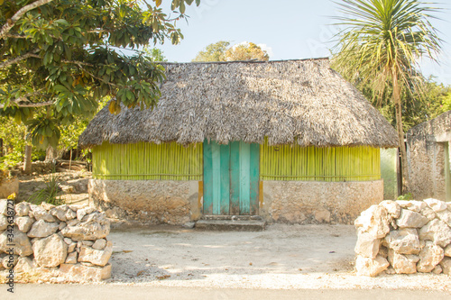 Pueblito mexicano. Casa típica maya. Sur de Quintana Roo