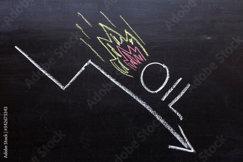Drawing a down arrow showing falling oil prices in the market