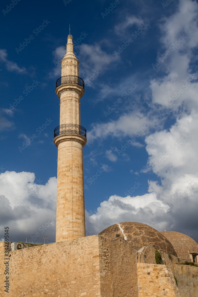 Obraz premium Tower and building of the Neratze Mosque
